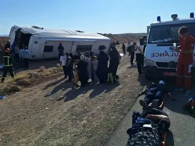 واژگونی اتوبوس در جاده قهستان استان خراسان جنوبی؛ ۴ نفر جان باختند/ صدور دستور قضایی برای بررسی حادثه