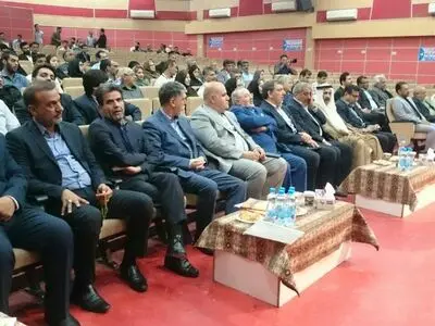 وزیر فرهنگ و ارشاد اسلامی با جمعی از هنرمندان و خبرنگاران منطقه آزاد اروند دیدار کرد