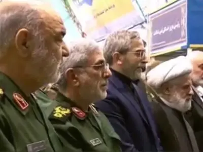 فیلم/ حضور سردار سلامی و قاآنی در مراسم تشییع شهدا