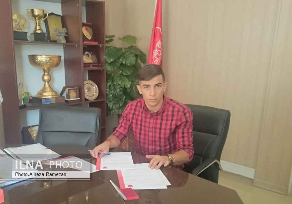احمدزاده: منتظر جواب پرسپولیس به باشگاه‌های یونانی و پرتغالی بودم/شرط و شروطی نداشتم