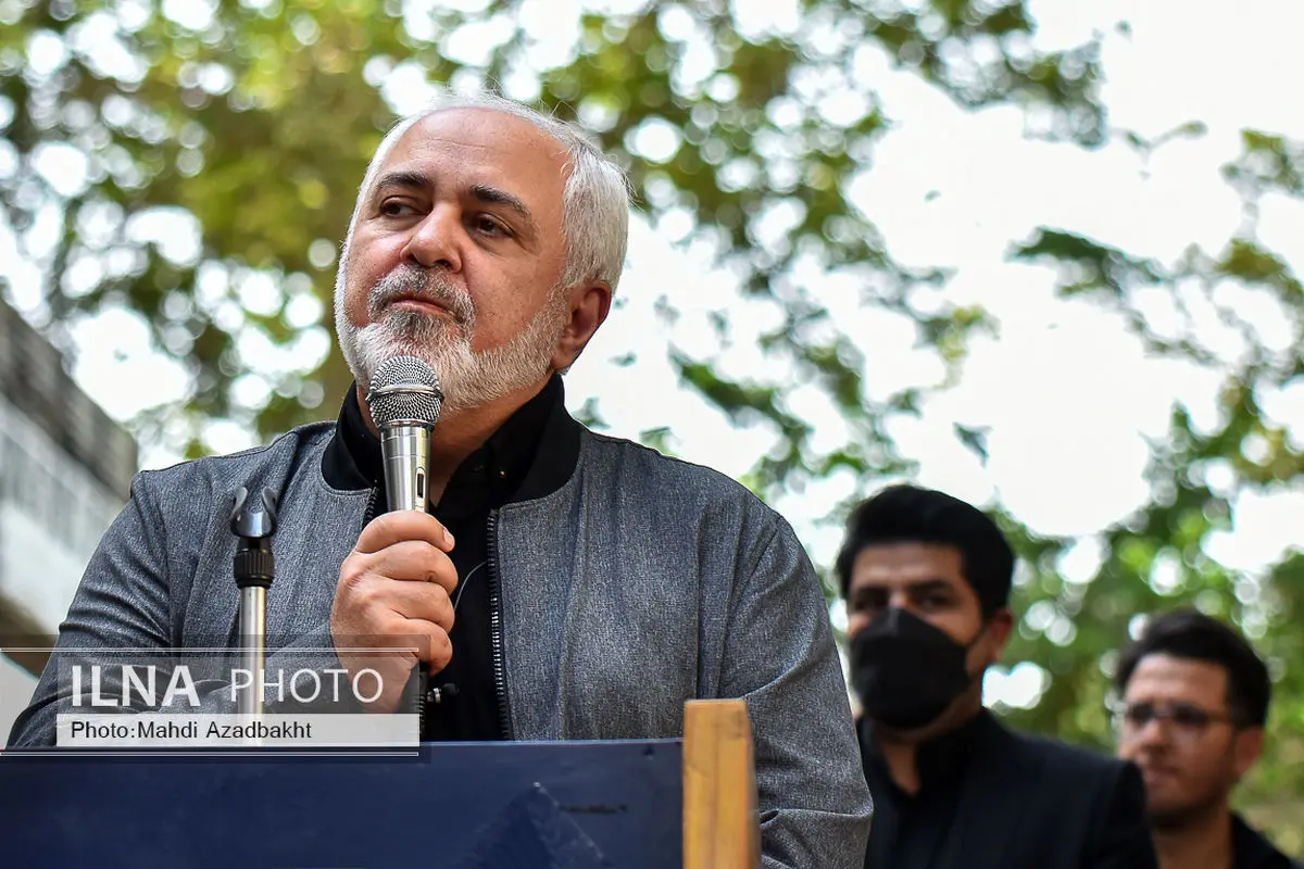 رهبری با وجود همه تهدیدها در دفتر کار، نه در پناهگاه به آرزوی دیرین خود رسید