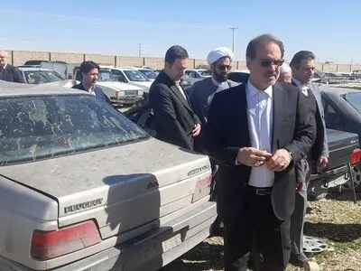 بررسی دقیق وضعیت خودرو‌های رسوبی در جریان بازید رئیس سازمان بازرسی از پارکینگ راهور نجف‌آباد