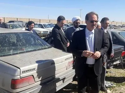 بررسی دقیق وضعیت خودرو‌های رسوبی در جریان بازید رئیس سازمان بازرسی از پارکینگ راهور نجف‌آباد