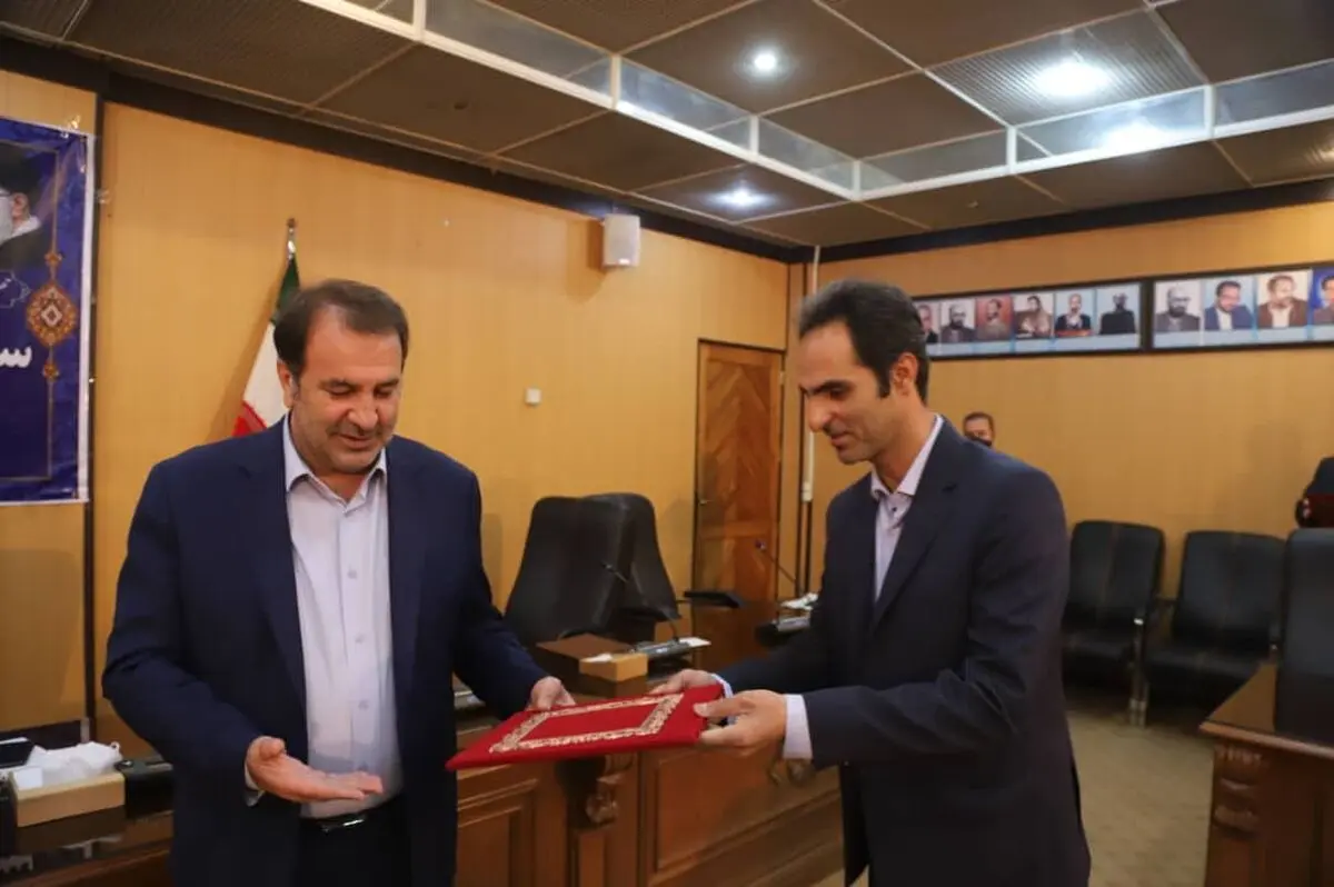 تقدیر استاندار از مدیرکل ارتباطات و امور بین الملل شهرداری شیراز