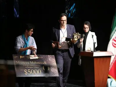 طالب ایرانی یحصل على جائزة "یوسرن" العالمیة