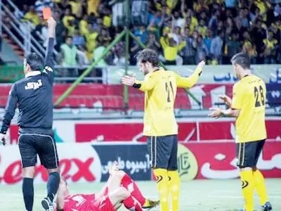 افشاگری بزرگ داور جنجالی فوتبال ایران؛ هواداران استقلال و پرسپولیس به جای داور به مهاجم بی‌عرضه تیم خودشان فحش بدهند/ وقتی مربیان جنبه ندارند داوران به اشتباهاتشان اعتراف نکنند/ من هم علی دایی را ببخشم وجدان خودش نباید آسوده باشد