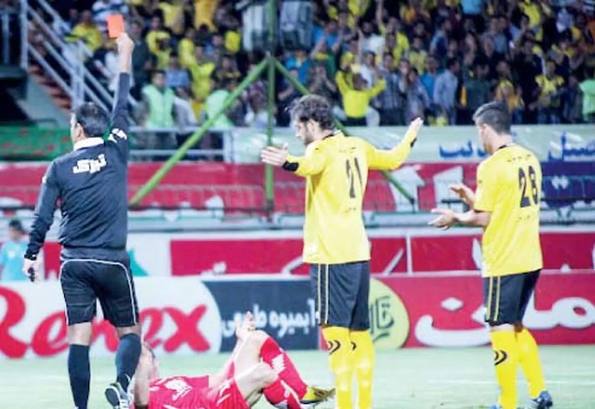 افشاگری بزرگ داور جنجالی فوتبال ایران؛ هواداران استقلال و پرسپولیس به جای داور به مهاجم بی‌عرضه تیم خودشان فحش بدهند/ وقتی مربیان جنبه ندارند داوران به اشتباهاتشان اعتراف نکنند/ من هم علی دایی را ببخشم وجدان خودش نباید آسوده باشد