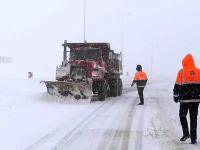 انسداد راه ارتباطی سربیژن به راین در پی بارش برف