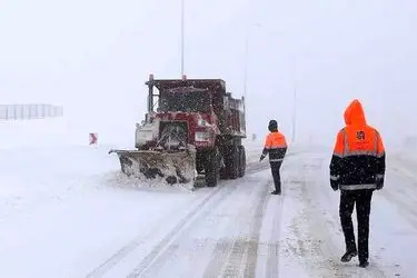 انسداد راه ارتباطی سربیژن به راین در پی بارش برف