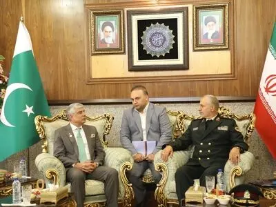 ملاقات دبیرکل وزارت دفاع جمهوری اسلامی پاکستان با فرمانده مرزبانی/ ارتقاء تعاملات با کشورهای همسایه از اهداف ویژه مرزبانی