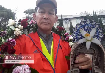 آمریکا مانند پلیسی است که از پشت سر پول می گیرد/ "نه" به جنگ در هیچ جا/ ایران مهمان‌نوازترین کشور در کل اوراسیاست/ اینجا کشوری‌ست که به گوش‌ها آشنا ولی از چشم‌ها دور است/ به تعداد ۵۰۰۰ سرباز کره‌ای و بی‌شمار ویتنامیِ کشته شده، خواهم دوید