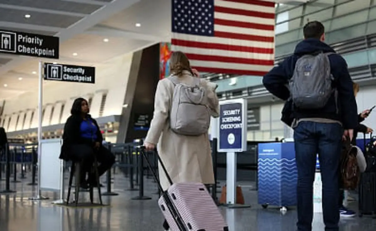بررسی اطلاعات شخصی گردشگران پیش از ورود به آمریکا