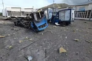 حمله به میدان میوه و تره بار لار؛ چند باب مغازه تخریب و دچار آتش سوزی شدند