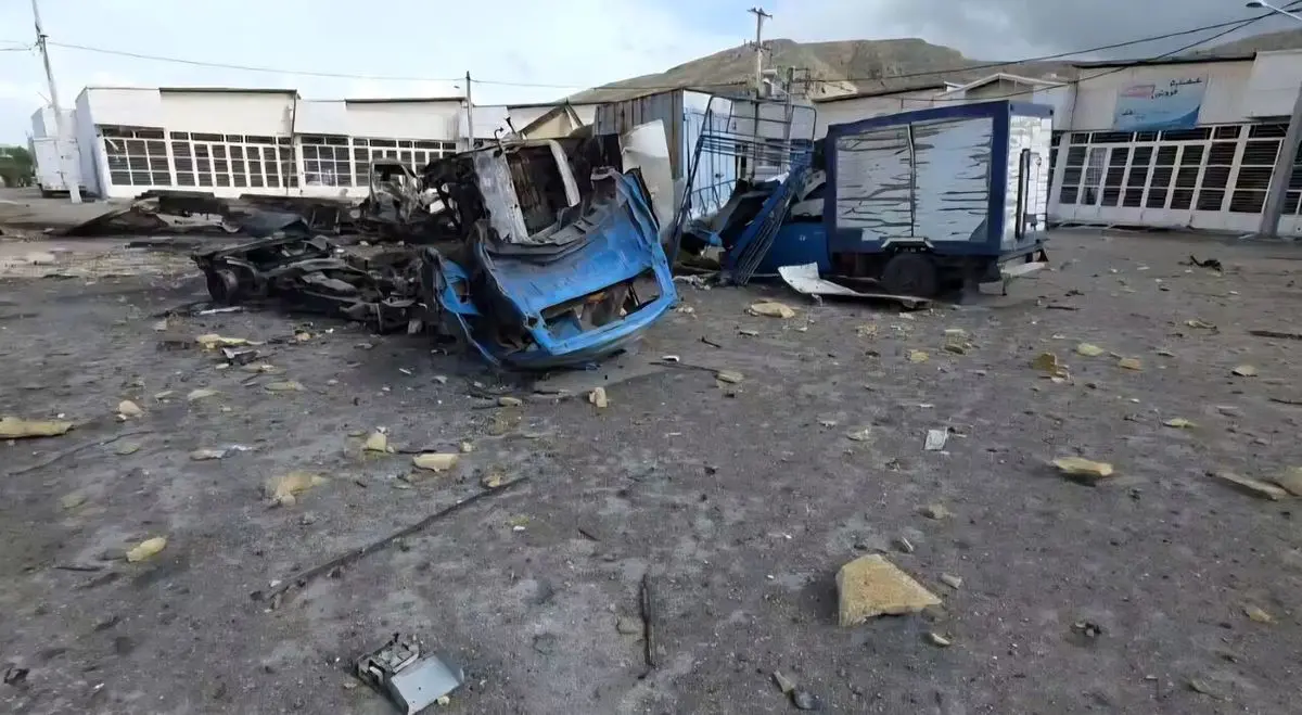 حمله به میدان میوه و تره بار لار؛ چند باب مغازه تخریب و دچار آتش سوزی شدند