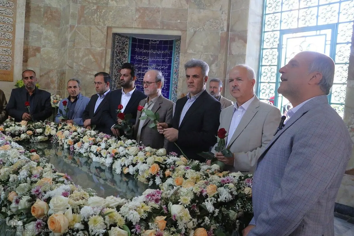 آرامگاه شیخ اجل به پاسداشت روز جهانی سعدی گلباران شد