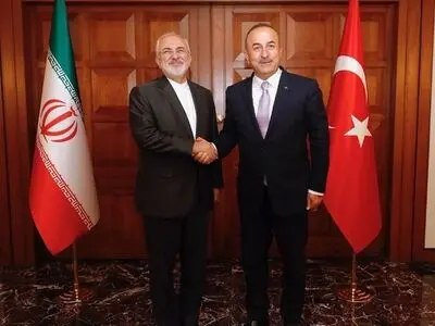 ظریف واوغلو یبحثان توطید العلاقات بین ایران وترکیا