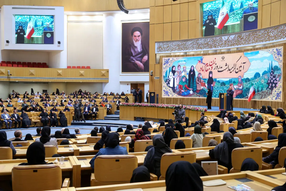 زنان سازندگان آینده کشور هستند