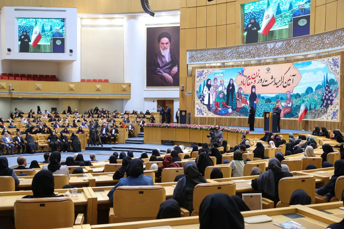 زنان سازندگان آینده کشور هستند