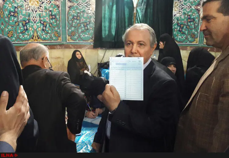 منتجب‌نیا و شکوری‌راد در حسنیه ارشاد حضور یافتند