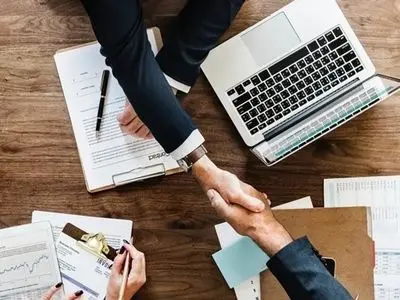 چگونه تنظیم قرارداد حرفه‌ای به شما کمک میکند؟