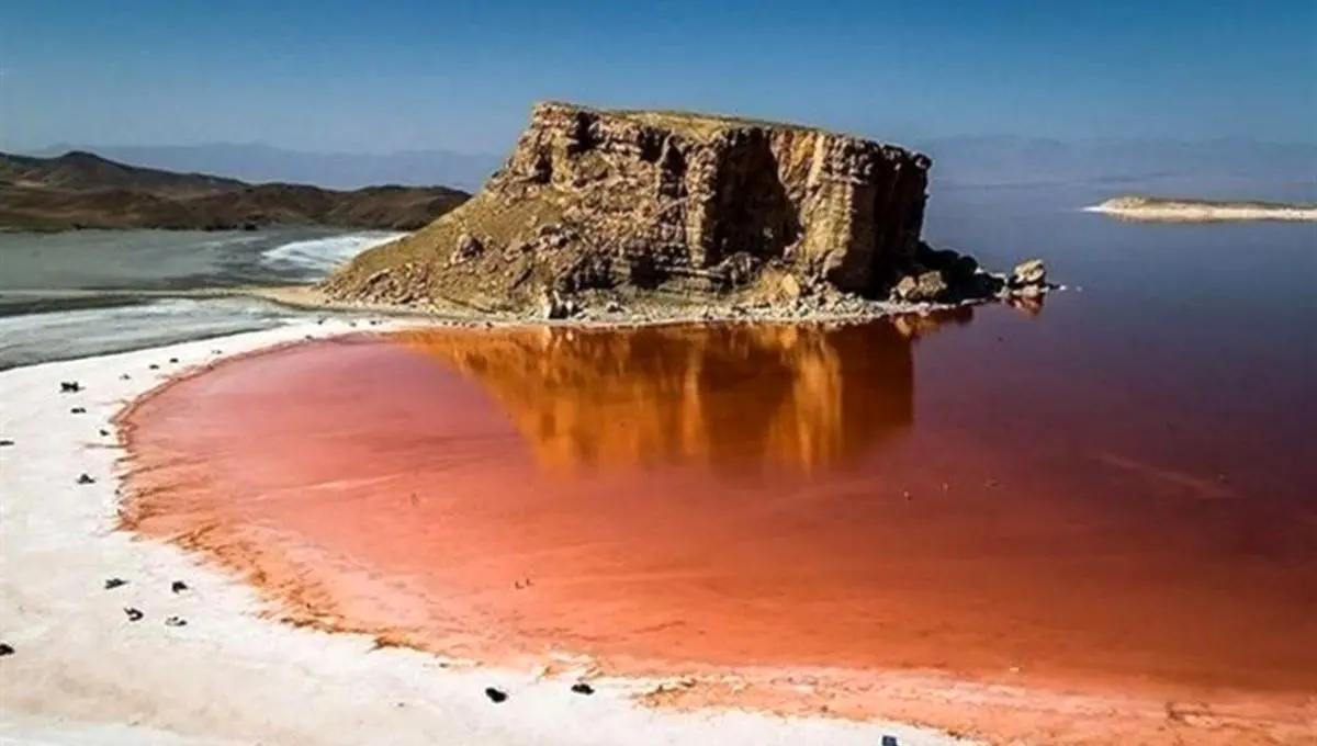 مجلس در‌باره تحقیق و تفحص از  ستاد احیای دریاچه ارومیه کوتاهی کرد/ بزودی شاهد‌  طوفان‌های نمکی تا تهران خواهیم بود