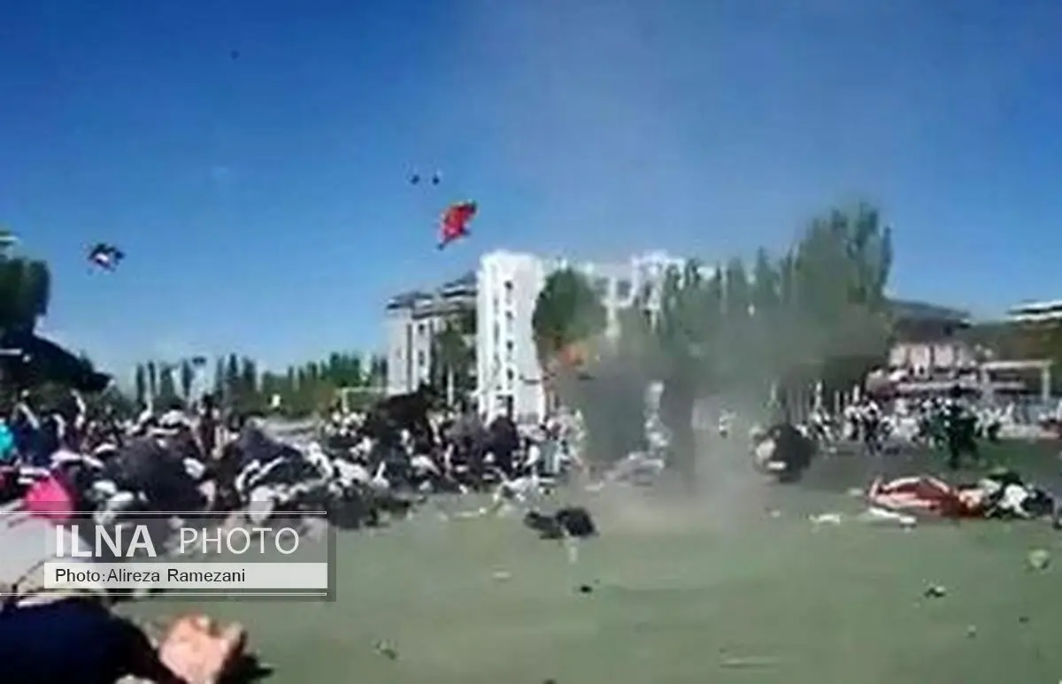 طوفان دانش آموز دختر را به هوا برد +تصاویر 