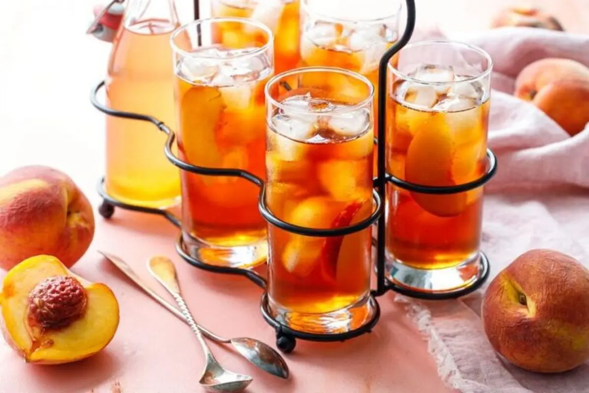 طرز تهیه نوشیدنی رانی هلو با طعم بازاری و ماندگاری بالا