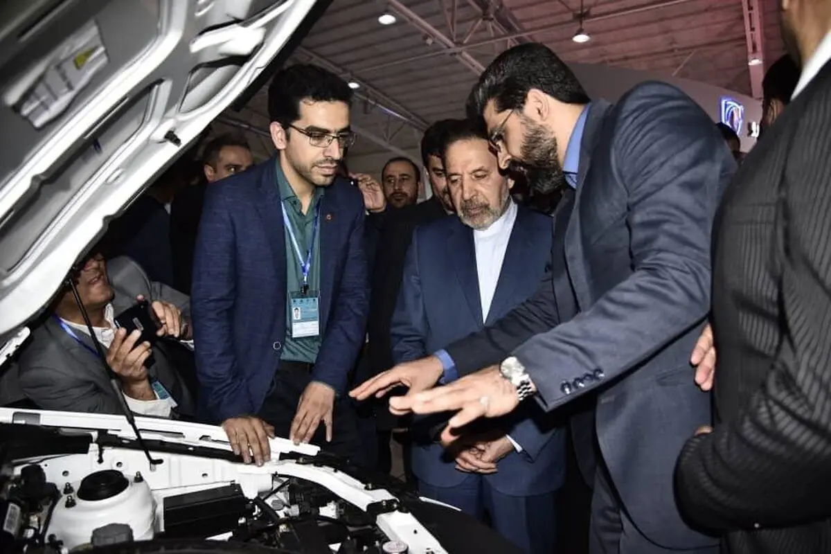 رئیس‌دفتر رئیس‌جمهور از غرفه گروه خودروسازی سایپا بازدید کرد