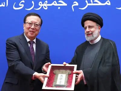 Peking University grants honorary title to President Raisi