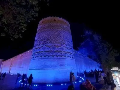 ارگ کریم‌خان زند به‌منظور حمایت از افراد دارای اختلال طیف اوتیسم نورپردازی شد