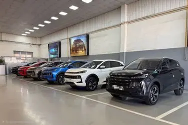 SR6 به خیابان رسید/آغاز تحویل جدیدترین شاسی بلند کرمان موتور 