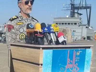 الأدميرال سياري يستعرض قدرات وانجازات القوات البحرية الايرانية
