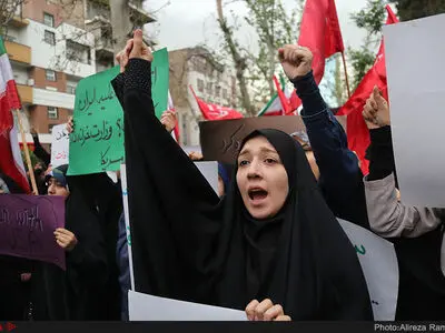 تجمع دانشجویان در مقابل لانه جاسوسی