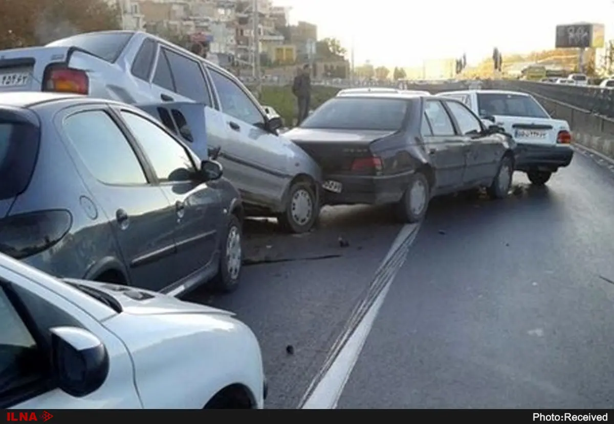 برخورد چند دستگاه خودرو در قزوین یک کشته و ۵ مصدوم برجای گذاشت