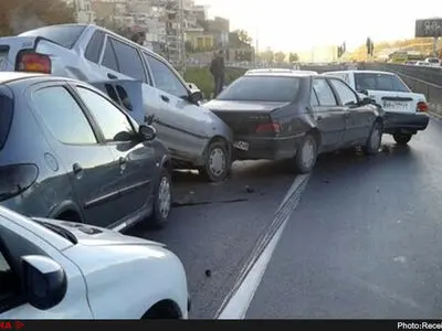 یک فوتی در تصادف زنجیره‌ای در اتوبان دستجردی اصفهان