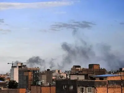 مهار آتش سوزی دیواره های پلاستیکی فشرده در شهرک شیرین مشهد