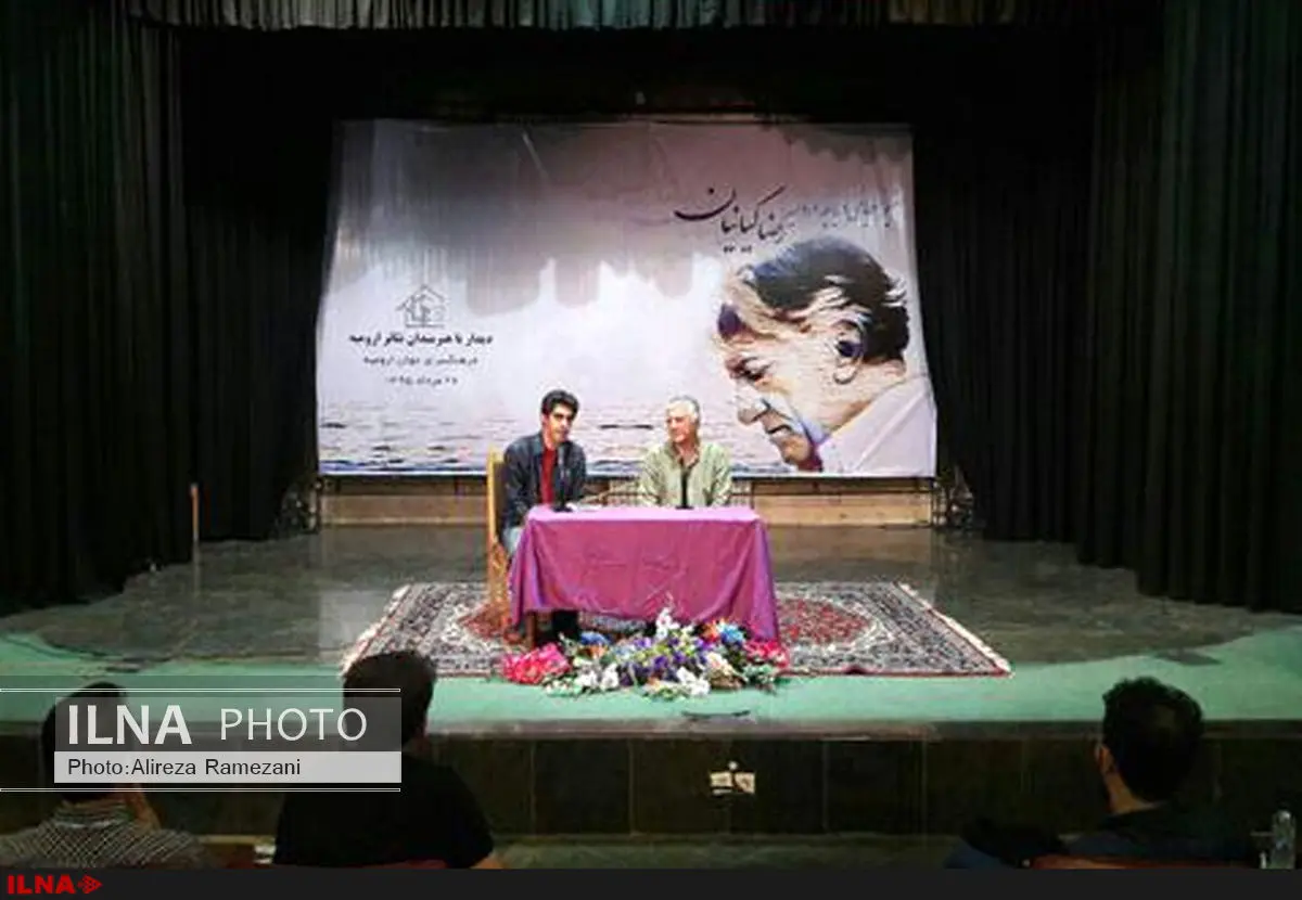 باید سیاست را از اهالی سینما دور کرد