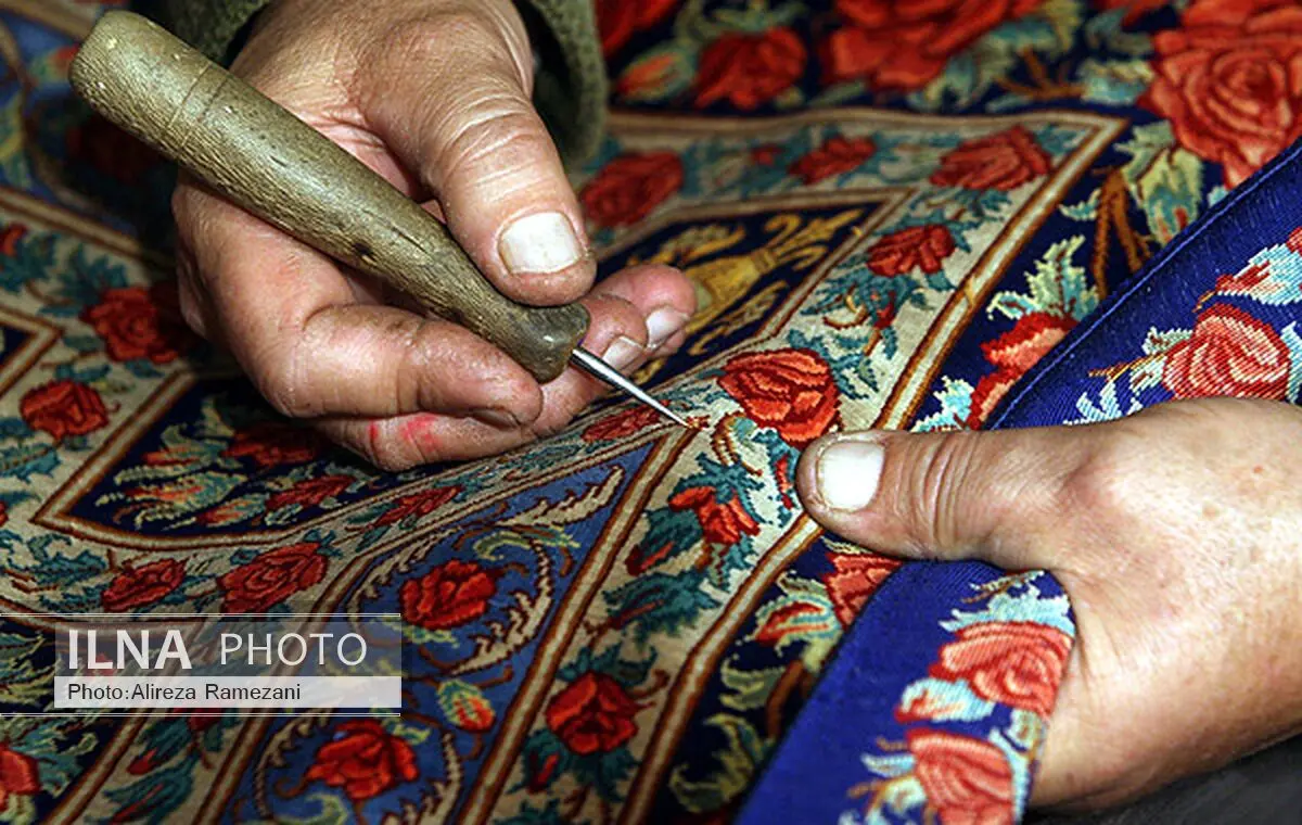 اتمام بافت فرش 102 متری در خوی به سفارش کشور عمان 