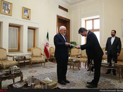 سفیر ترکیه در تهران رونوشت استوارنامه‌اش را تقدیم ظریف کرد