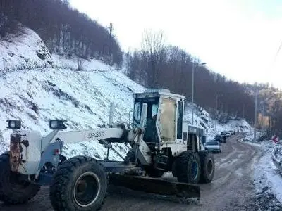 انسداد برخی راه‌های استان قزوین در اثر بارش برف