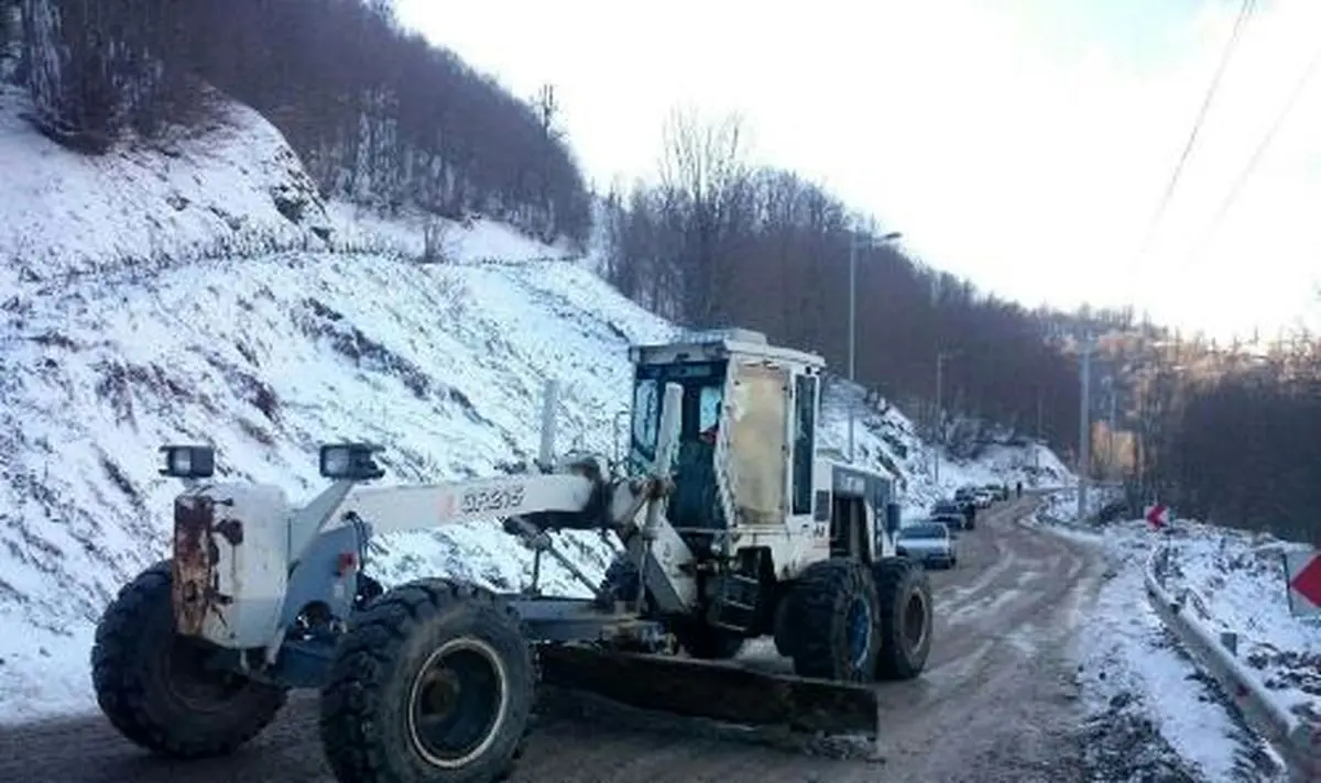 انسداد برخی راه‌های استان قزوین در اثر بارش برف