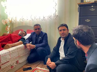 عیادت رؤسای اتاق بازرگانی و خانه مطبوعات قزوین از پیشکسوت رسانه‌