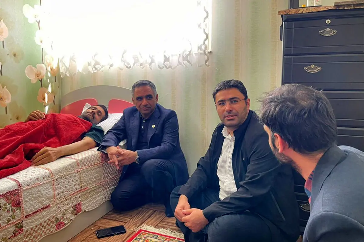 عیادت رؤسای اتاق بازرگانی و خانه مطبوعات قزوین از پیشکسوت رسانه‌