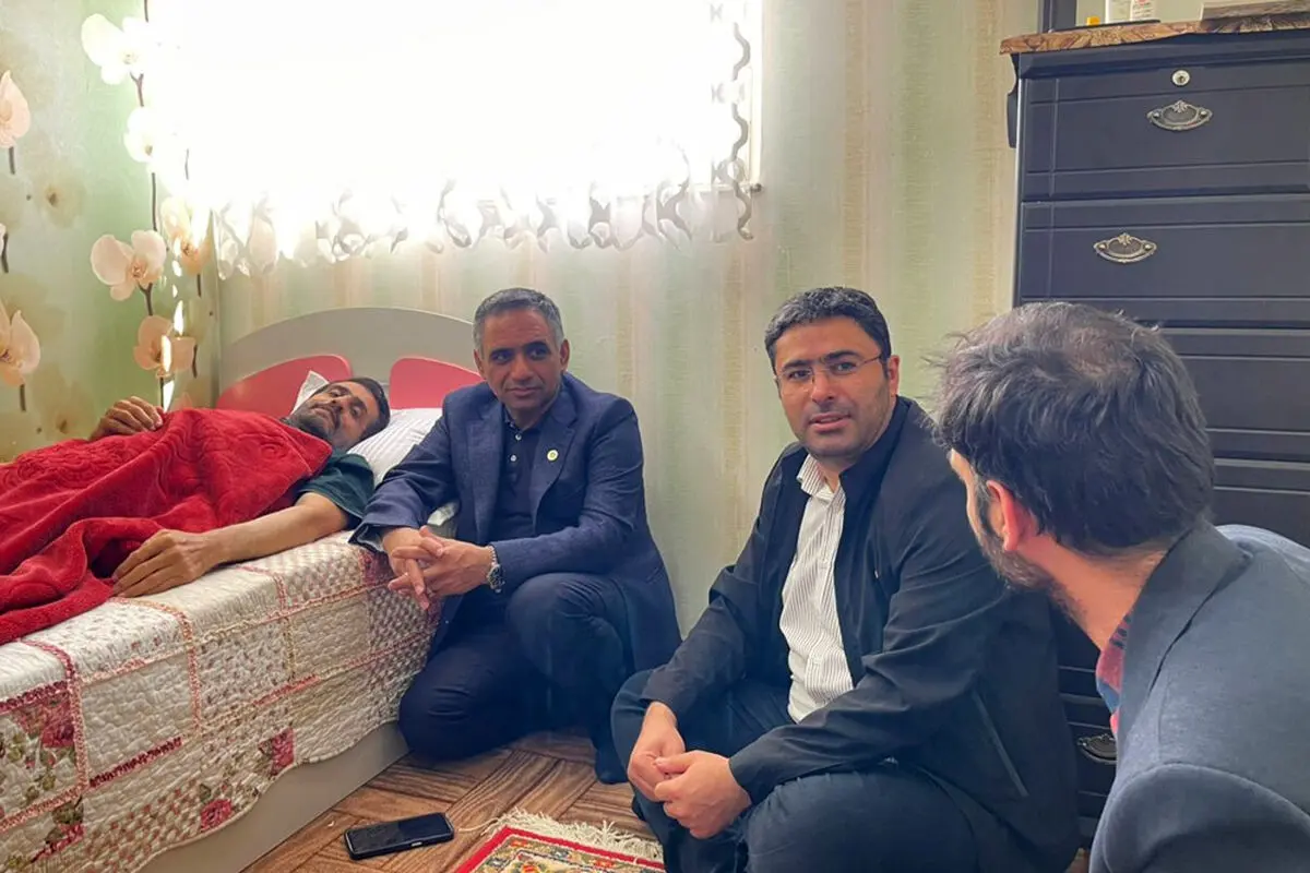 عیادت رؤسای اتاق بازرگانی و خانه مطبوعات قزوین از پیشکسوت رسانه‌