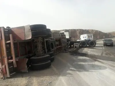 واژگونی تریلر در محور قدیم ساوه به تهران