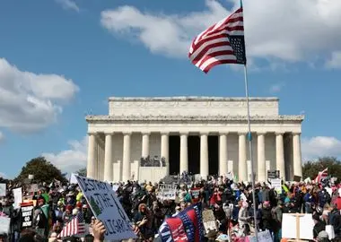 جنگ ایران خشم آمریکایی‌ها را به اوج رساند: «نه به پادشاهان» به ایالت‌های قرمز رسید