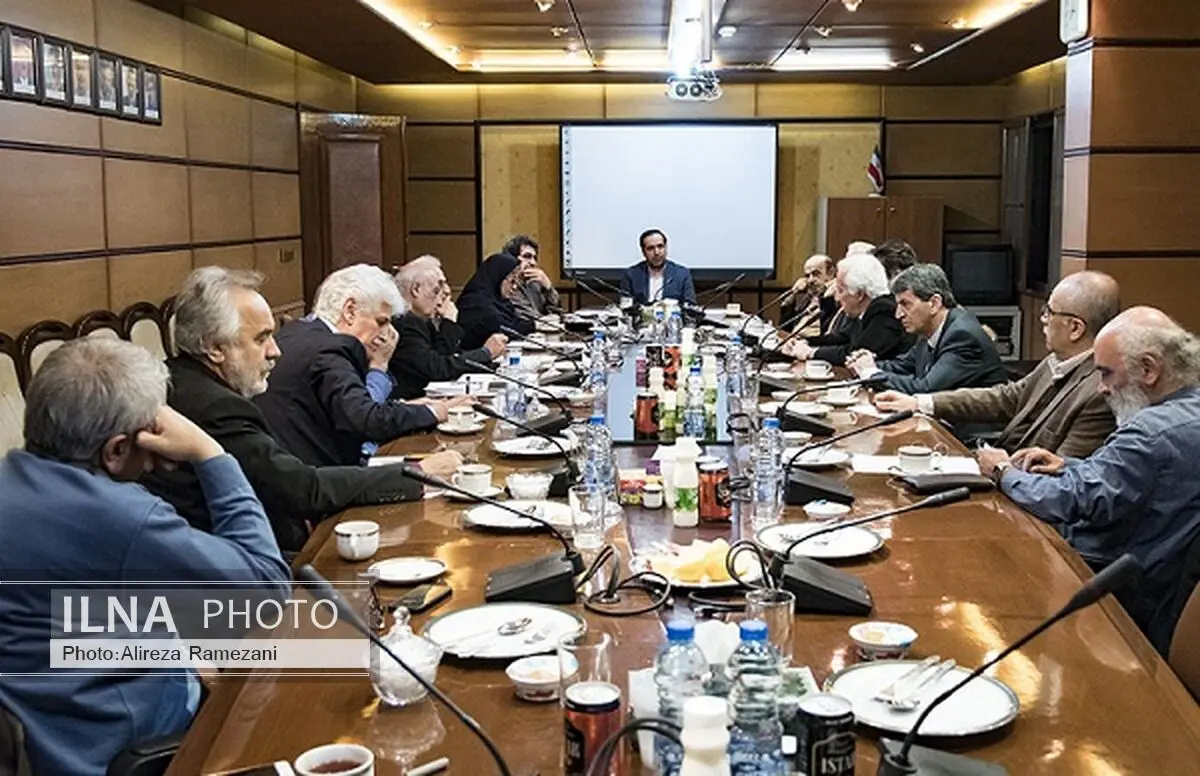 پیشکسوتان مطبوعات کشور با حسین انتظامی دیدار کردند 