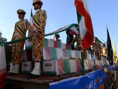 پیکر‌ ۲۸ شهید گلگون کفن دفاع مقدس وارد کشور شد