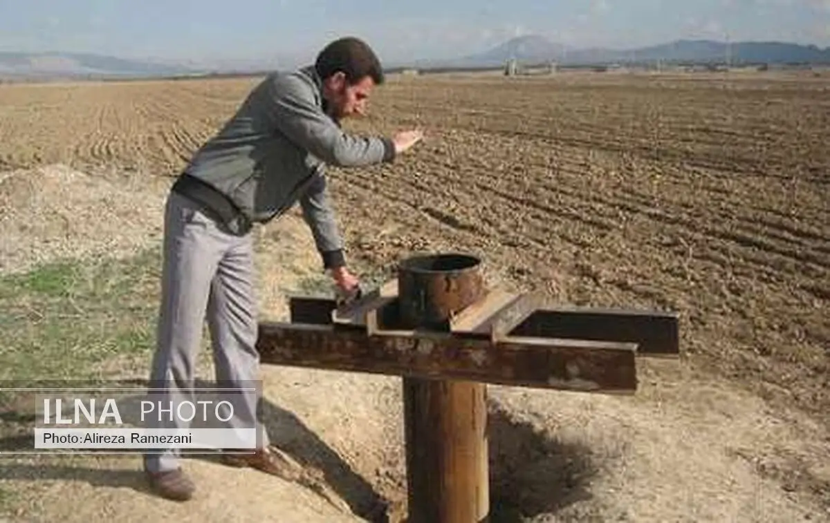 کاهش 40 متری سطح ایستابی چاه‌های آب روانسر