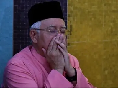 به حکم ممنوع‌الخروجی‌ام احترام می‌گذارم